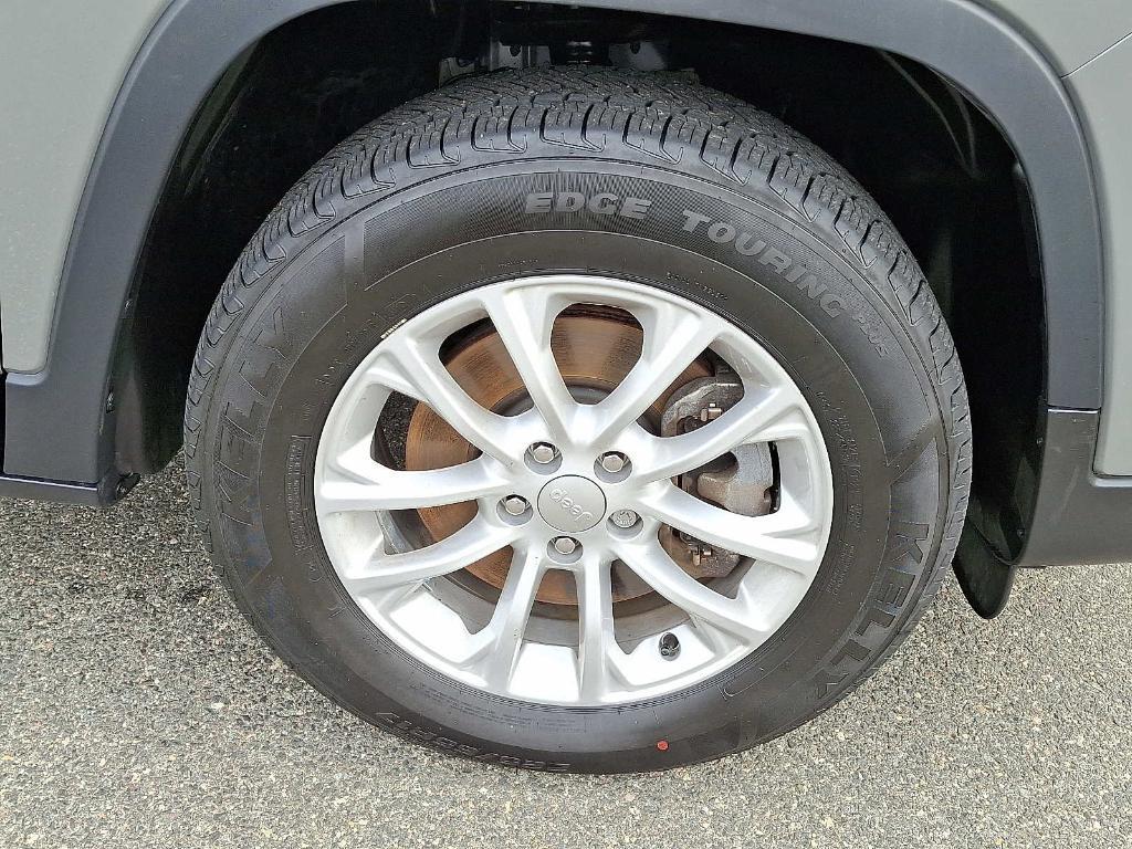 used 2022 Jeep Cherokee car, priced at $25,570