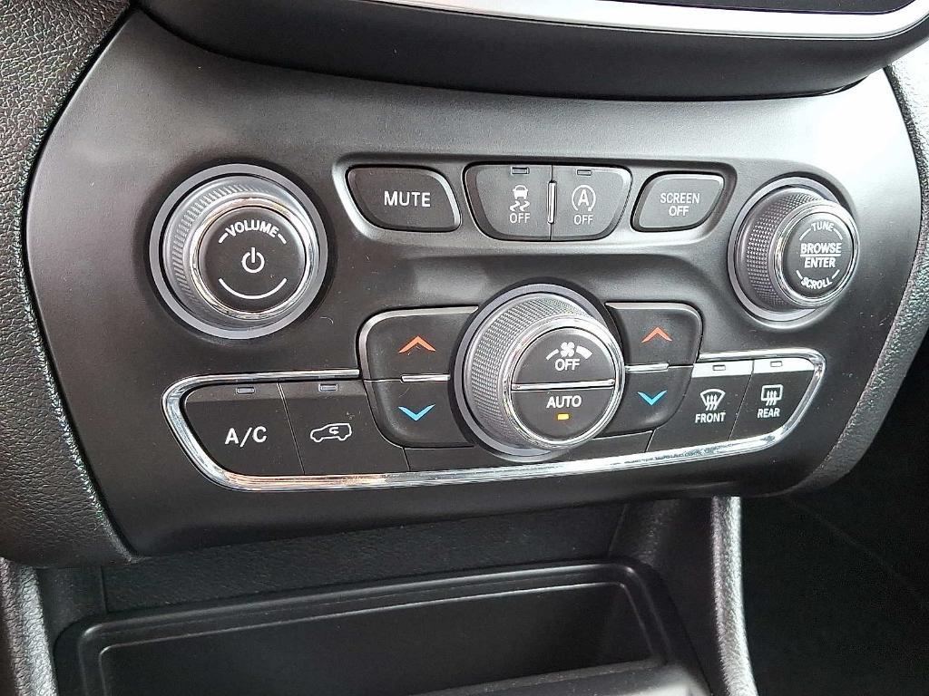 used 2022 Jeep Cherokee car, priced at $25,570
