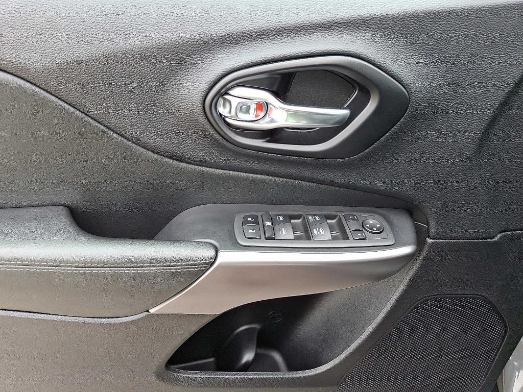 used 2022 Jeep Cherokee car, priced at $25,570