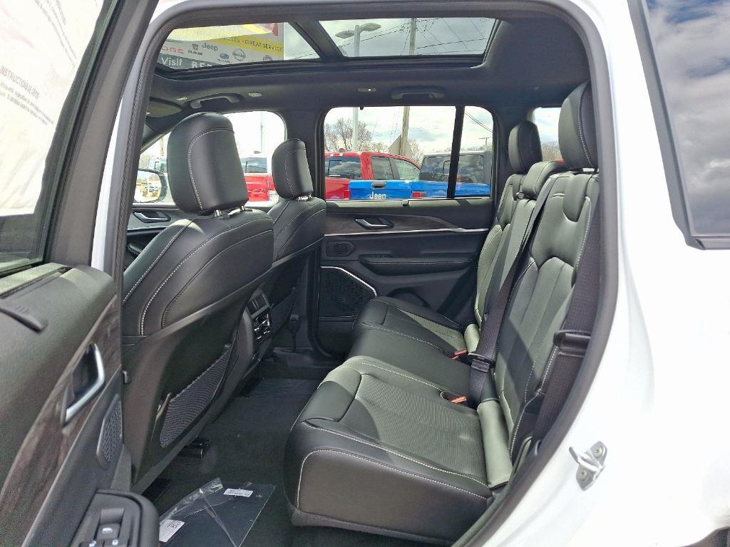 new 2025 Jeep Grand Cherokee car, priced at $54,457