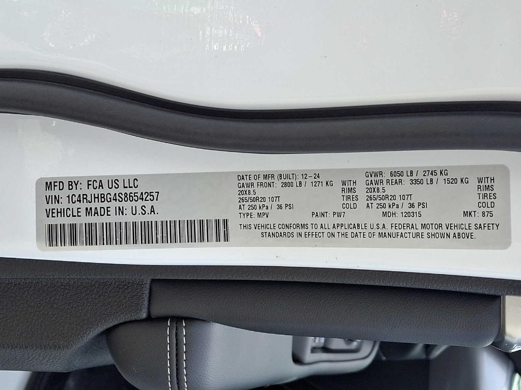 new 2025 Jeep Grand Cherokee car, priced at $56,035