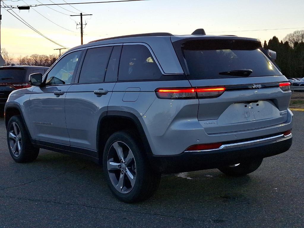 new 2025 Jeep Grand Cherokee car, priced at $52,130