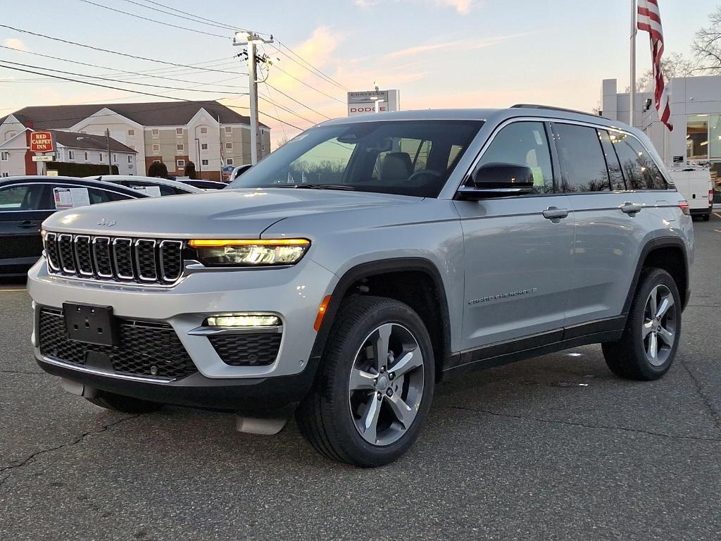 new 2025 Jeep Grand Cherokee car, priced at $52,130