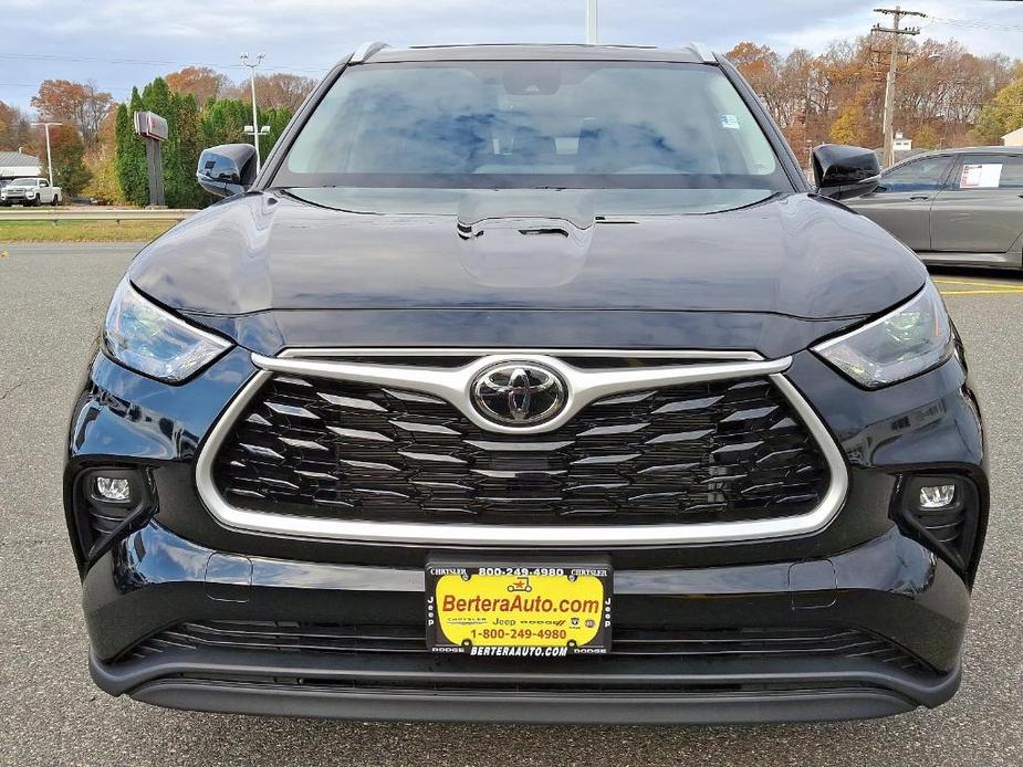 used 2023 Toyota Highlander car, priced at $40,997