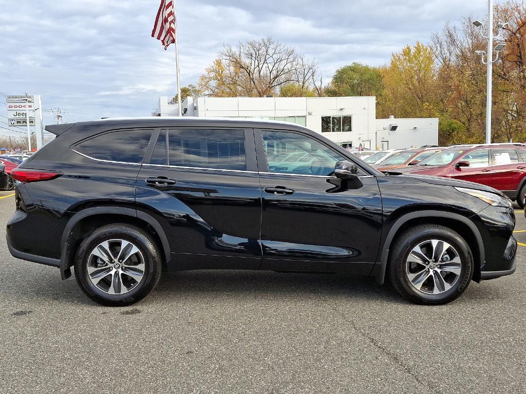 used 2023 Toyota Highlander car, priced at $37,551