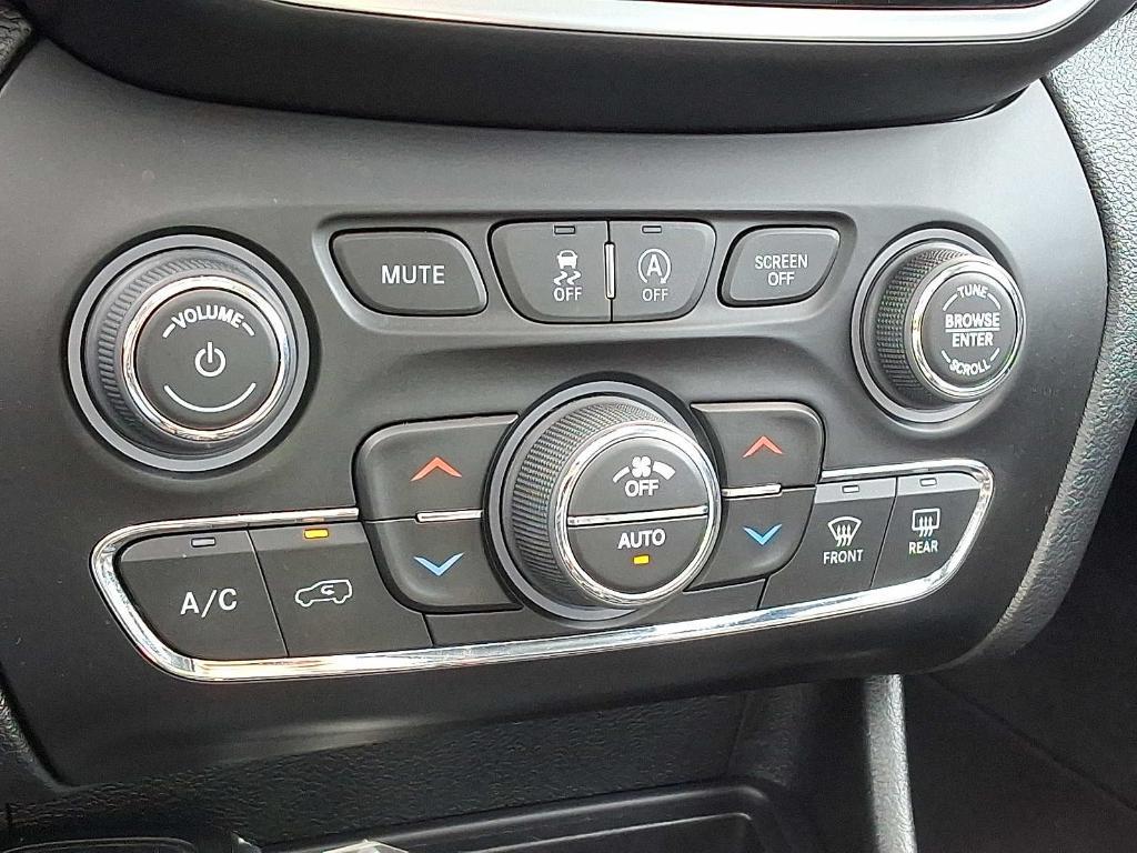 used 2022 Jeep Cherokee car, priced at $26,878