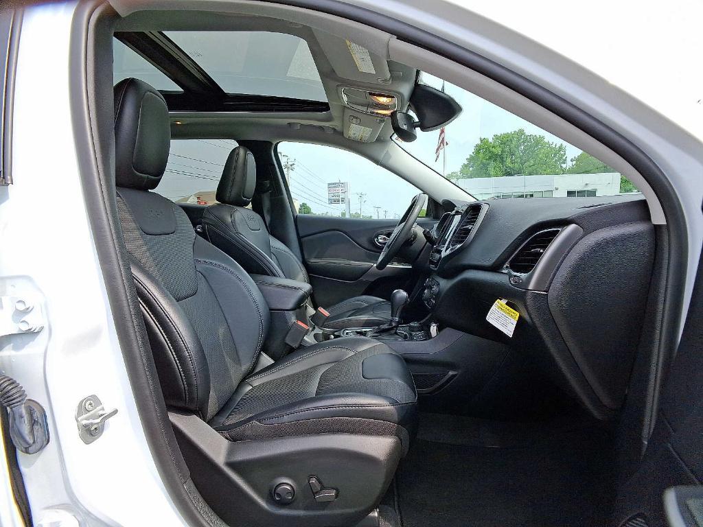 used 2022 Jeep Cherokee car, priced at $26,878