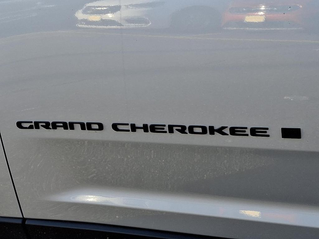 new 2025 Jeep Grand Cherokee car, priced at $49,305