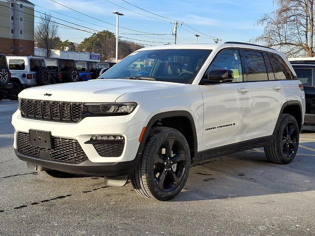 new 2025 Jeep Grand Cherokee car, priced at $52,014