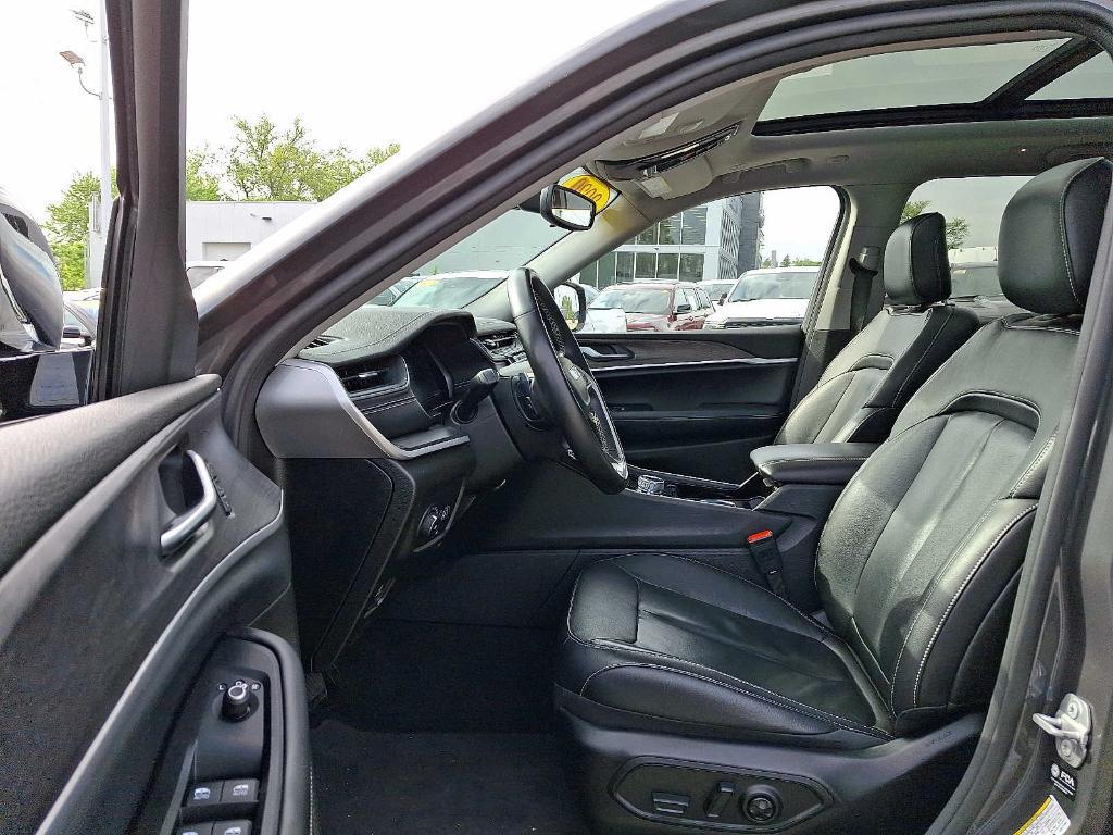 used 2022 Jeep Grand Cherokee car, priced at $29,966