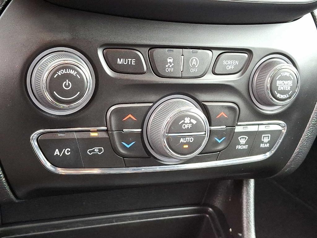 used 2022 Jeep Cherokee car, priced at $25,243