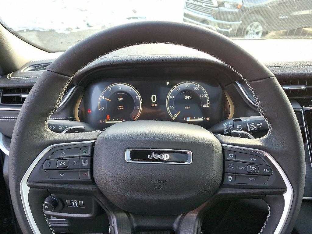 new 2025 Jeep Grand Cherokee car, priced at $48,535