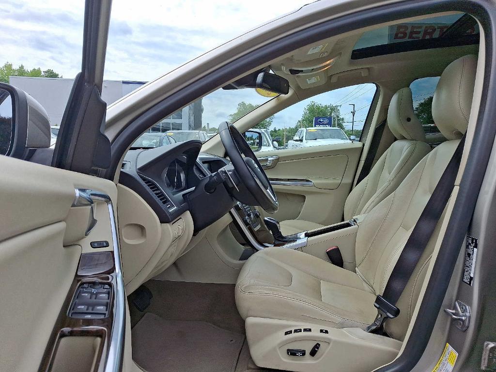 used 2015 Volvo XC60 car, priced at $14,968