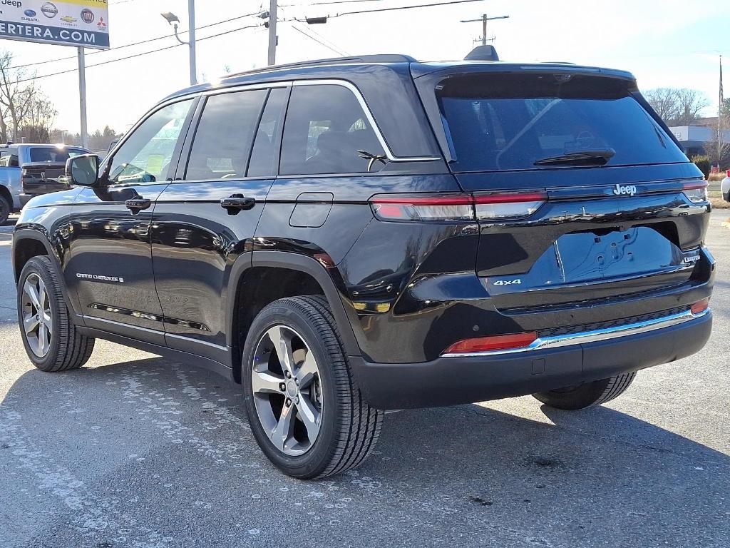 new 2025 Jeep Grand Cherokee car, priced at $52,130