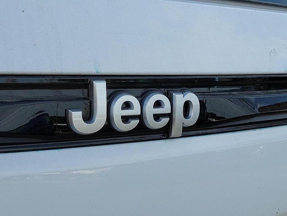 new 2024 Jeep Grand Cherokee car, priced at $38,625