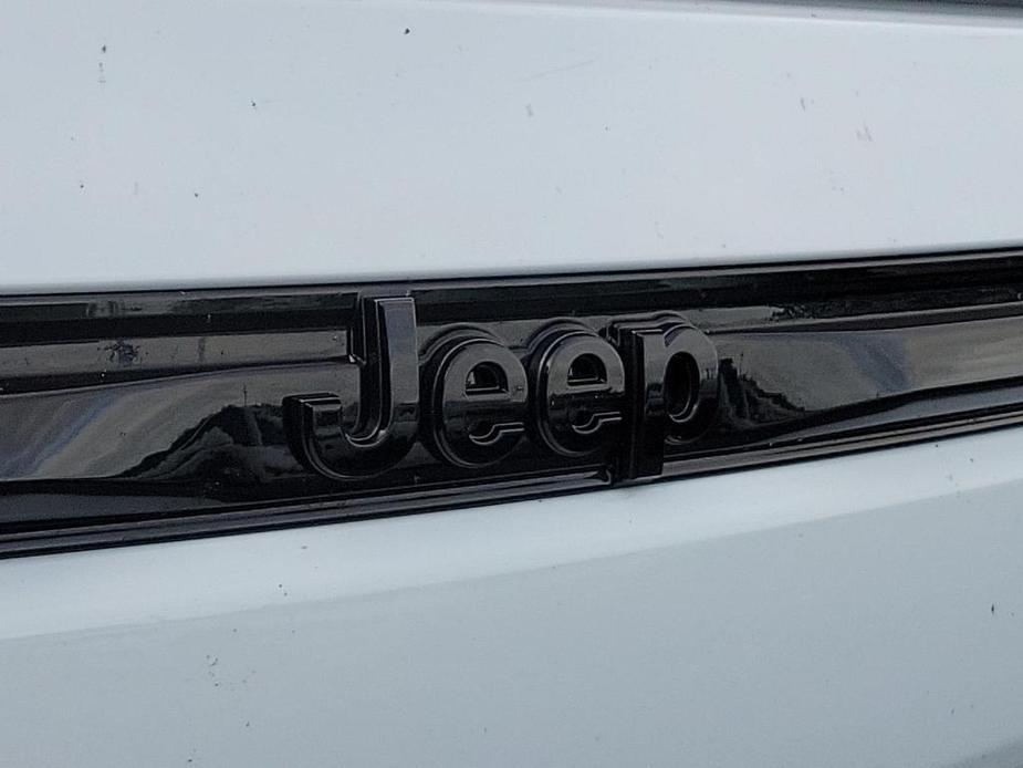 new 2024 Jeep Grand Cherokee car, priced at $43,575