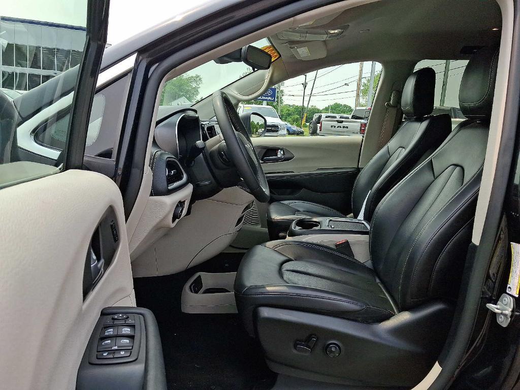 used 2023 Chrysler Pacifica Hybrid car, priced at $24,949
