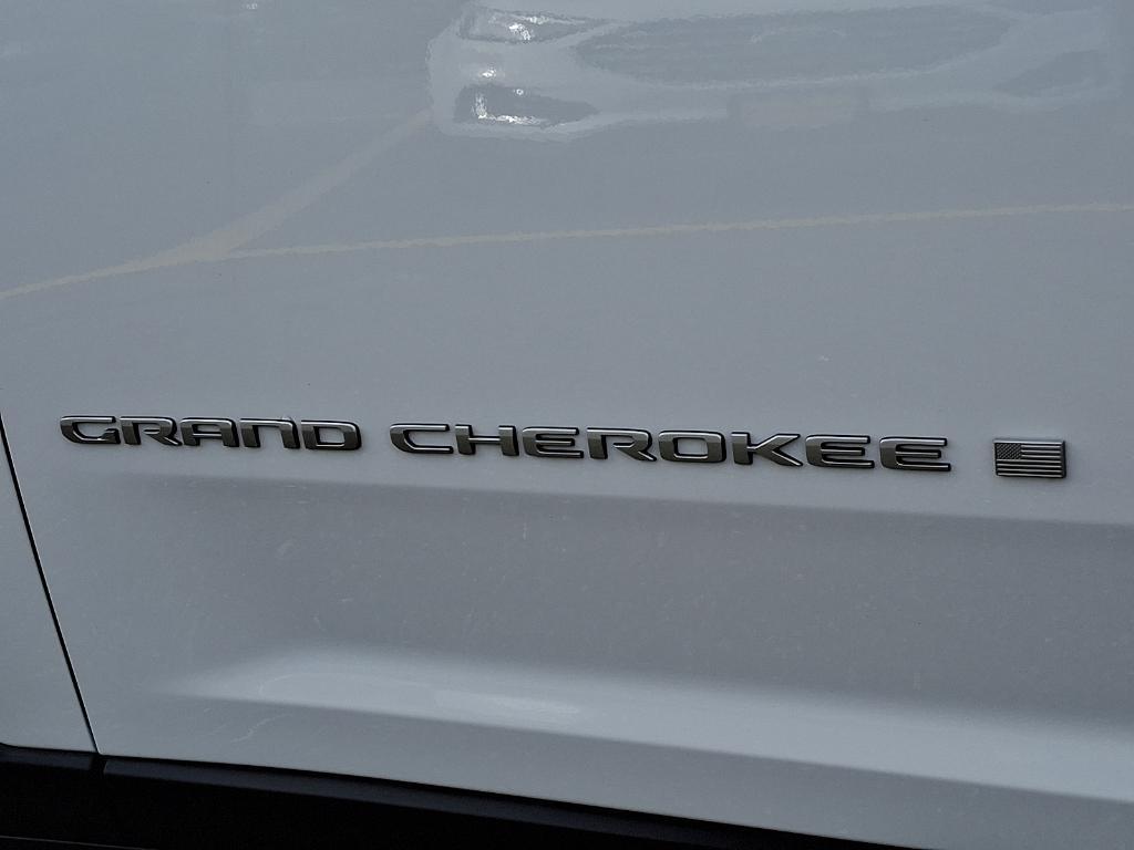 new 2025 Jeep Grand Cherokee car, priced at $46,140