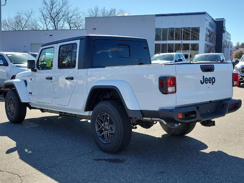 new 2024 Jeep Gladiator car, priced at $39,235