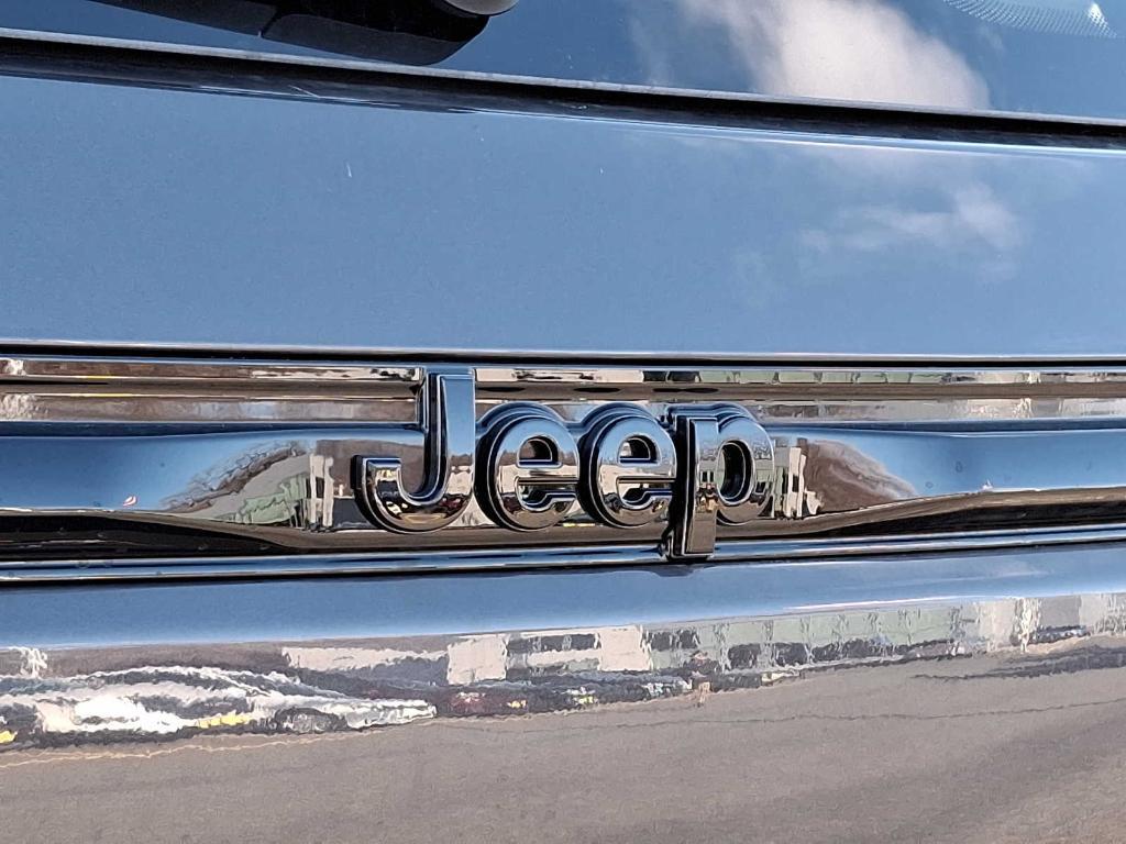 new 2025 Jeep Grand Cherokee car, priced at $56,730