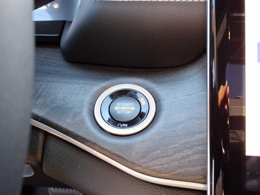 new 2025 Jeep Grand Cherokee car, priced at $56,730