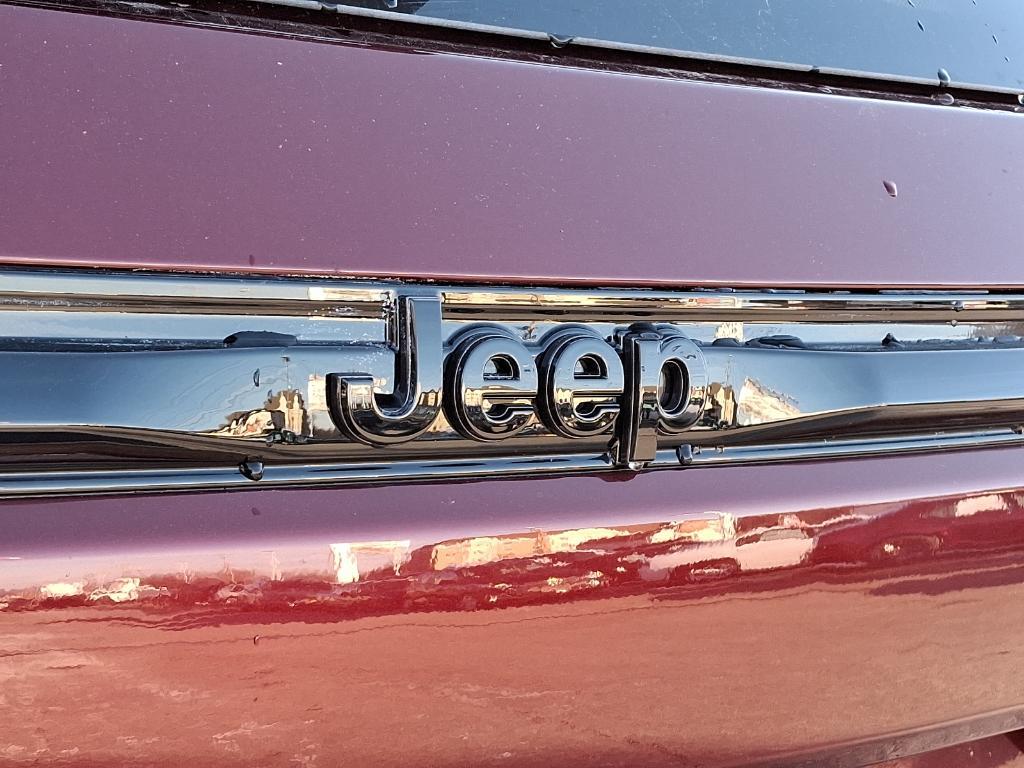 new 2025 Jeep Grand Cherokee car, priced at $49,305