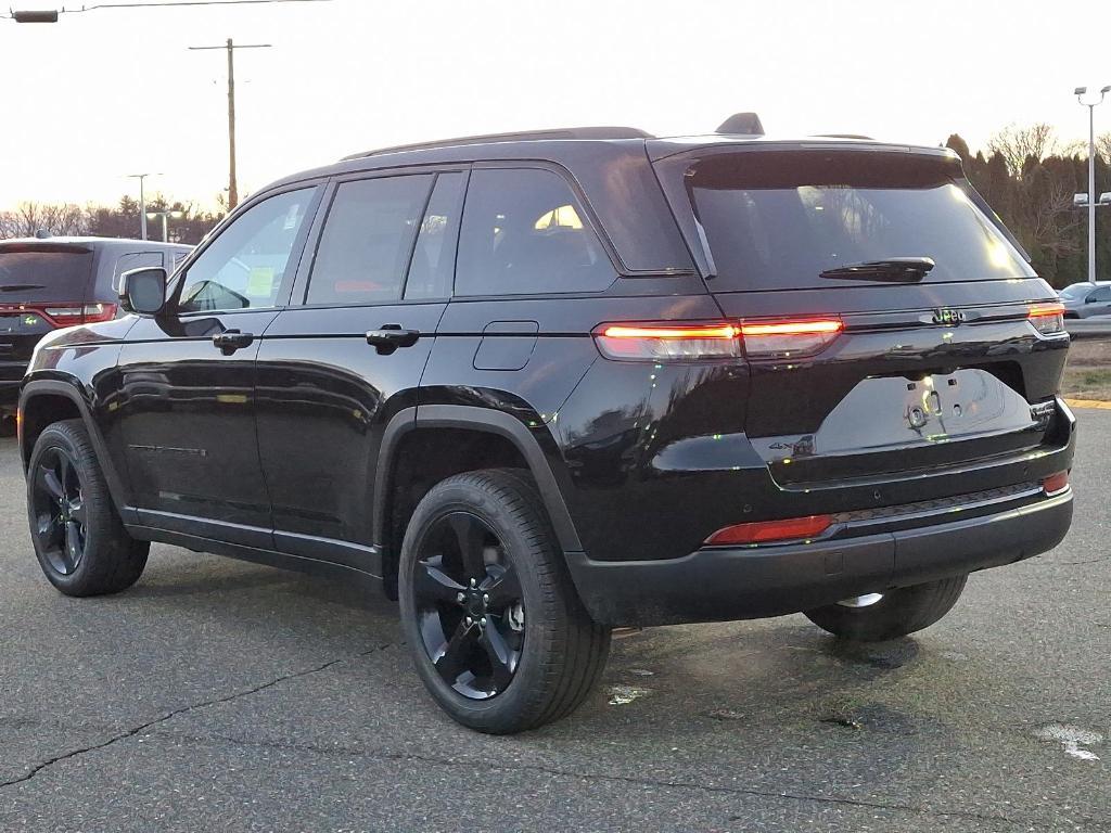 new 2025 Jeep Grand Cherokee car, priced at $49,305