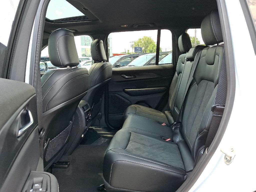 new 2025 Jeep Grand Cherokee car