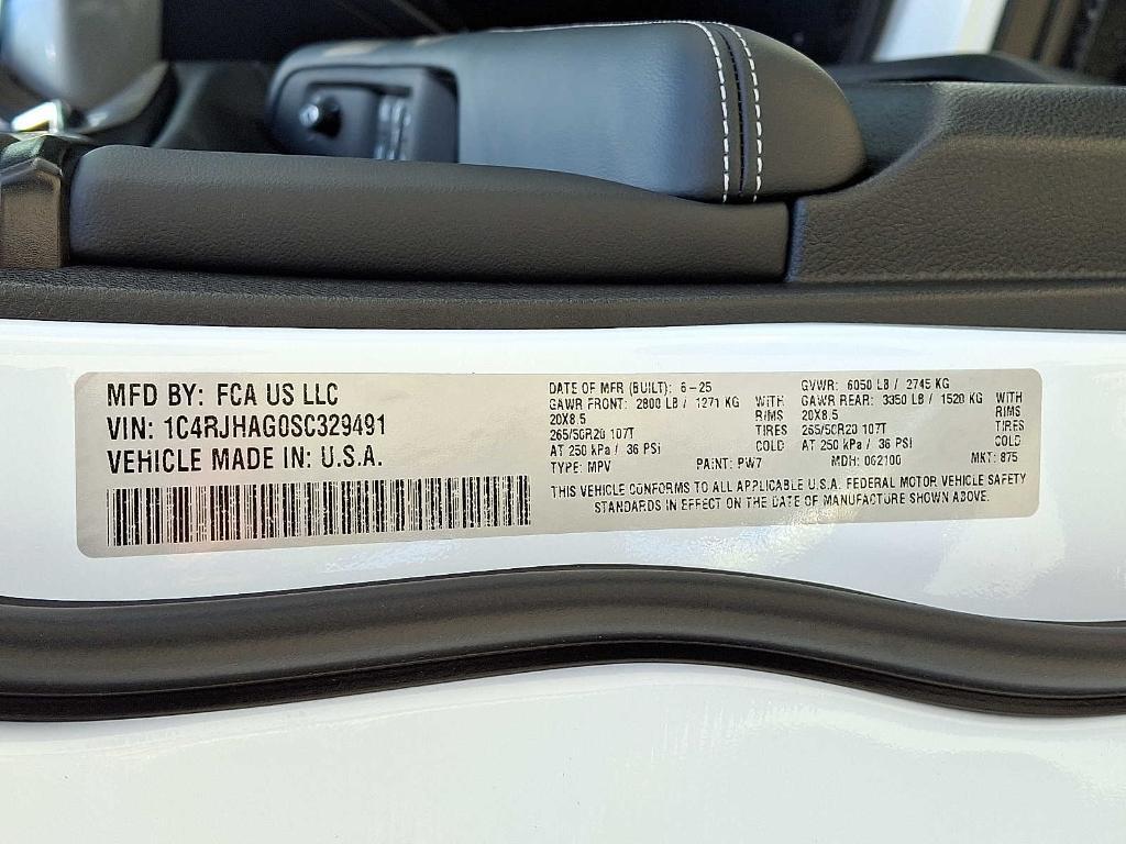 new 2025 Jeep Grand Cherokee car
