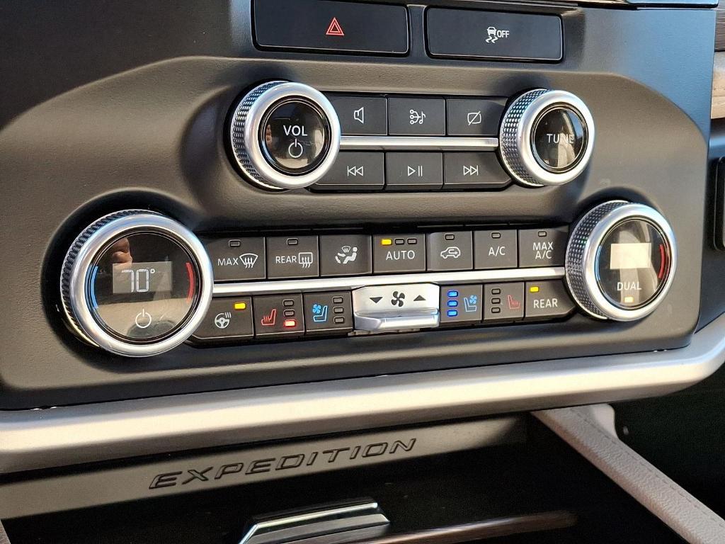 used 2023 Ford Expedition car, priced at $41,545