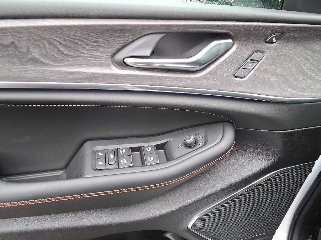 new 2025 Jeep Grand Cherokee L car