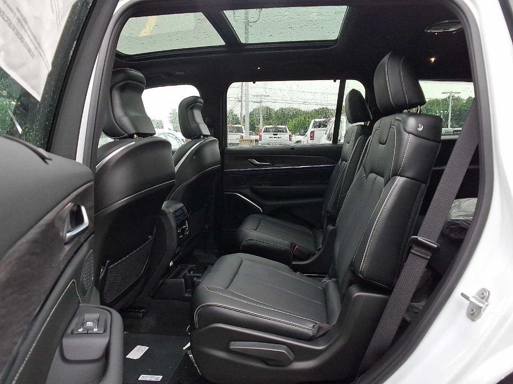 new 2025 Jeep Grand Cherokee L car
