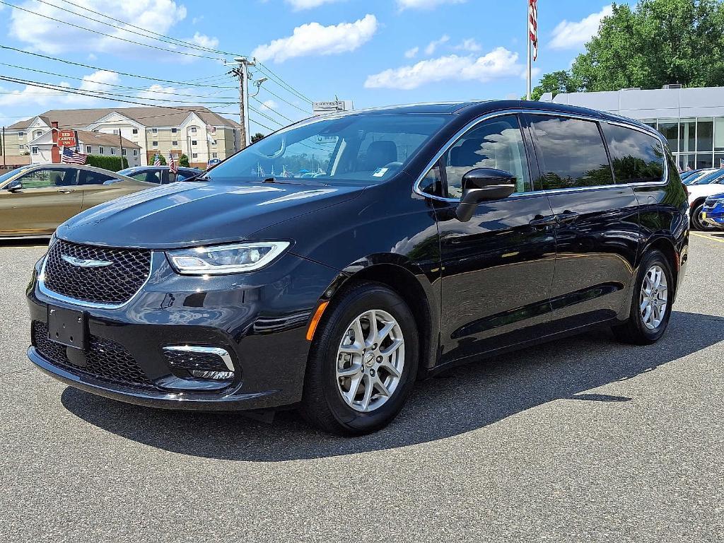 used 2023 Chrysler Pacifica car, priced at $24,278