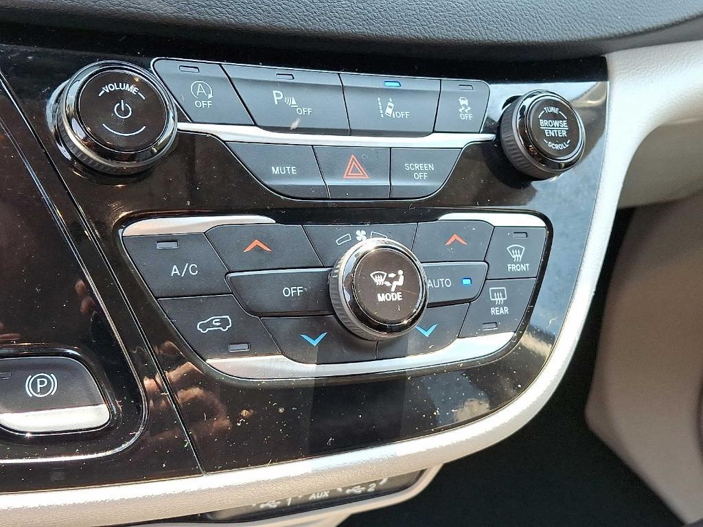 used 2023 Chrysler Pacifica car, priced at $24,278