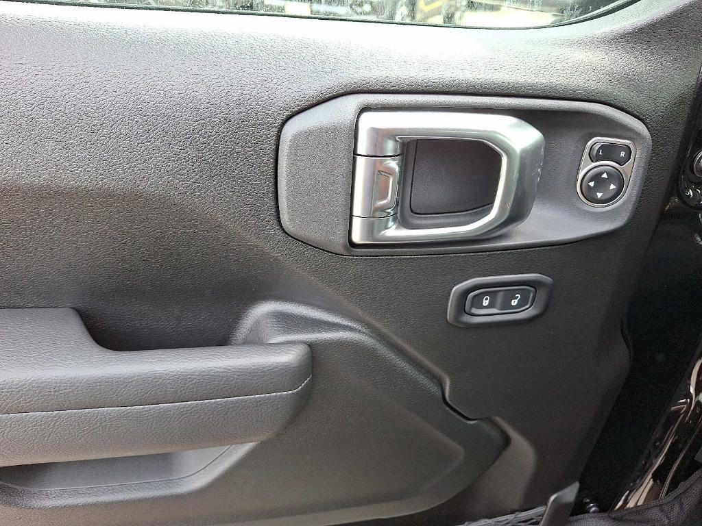 new 2025 Jeep Wrangler car