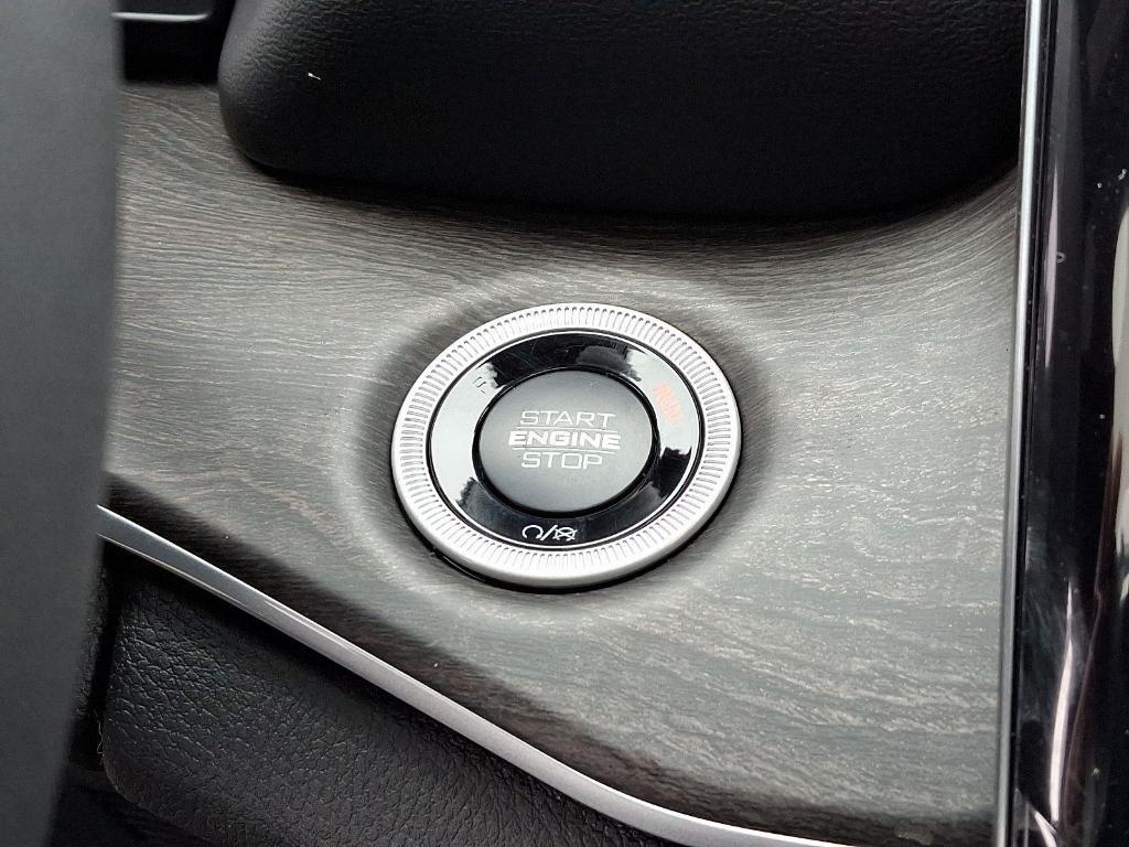 new 2025 Jeep Grand Cherokee car, priced at $50,884
