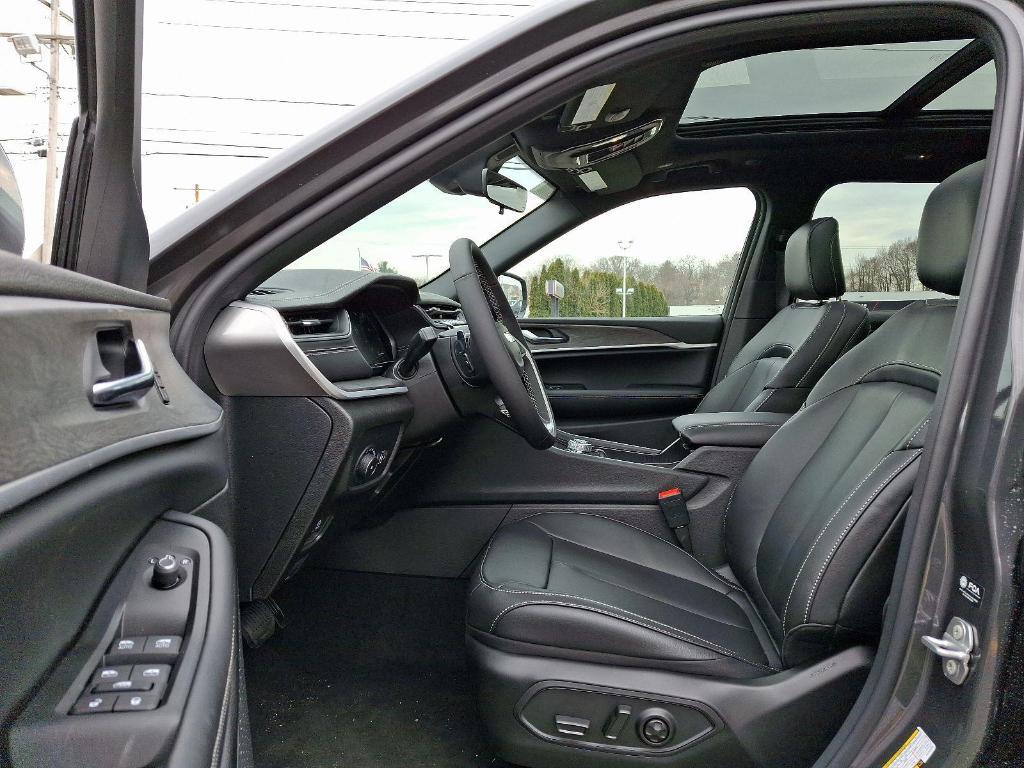 new 2025 Jeep Grand Cherokee car, priced at $50,884