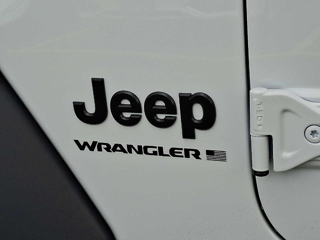 new 2025 Jeep Wrangler car, priced at $51,386