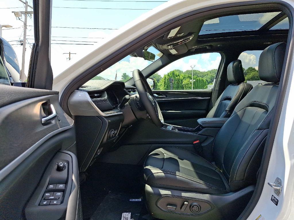new 2025 Jeep Grand Cherokee car