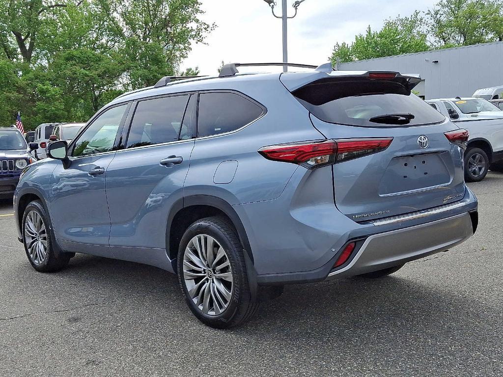 used 2022 Toyota Highlander car, priced at $43,974