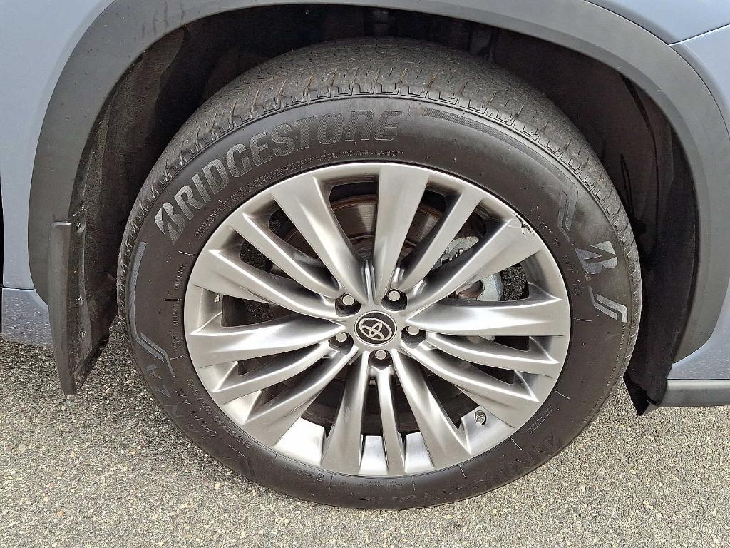 used 2022 Toyota Highlander car, priced at $43,974
