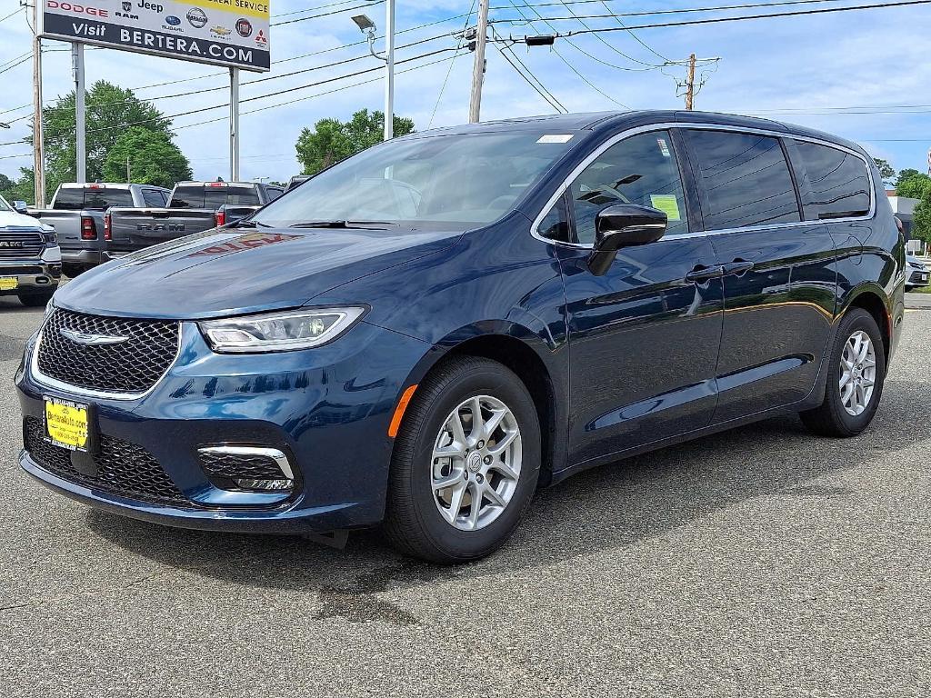 new 2025 Chrysler Pacifica car, priced at $43,966