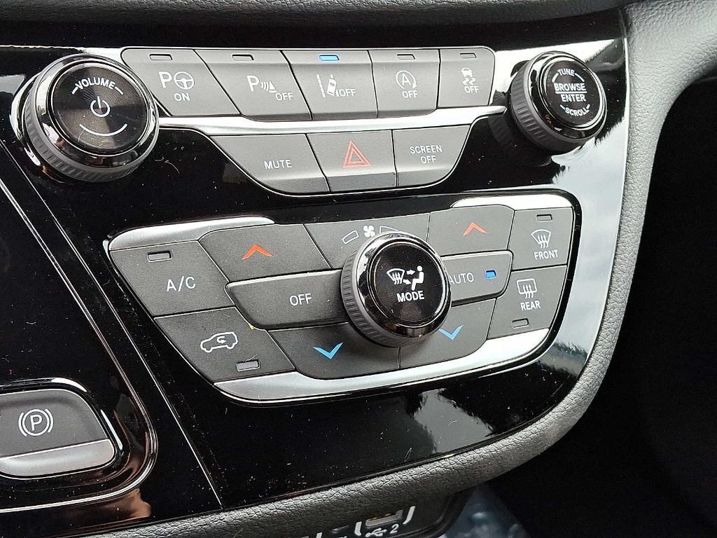 new 2025 Chrysler Pacifica car, priced at $43,966