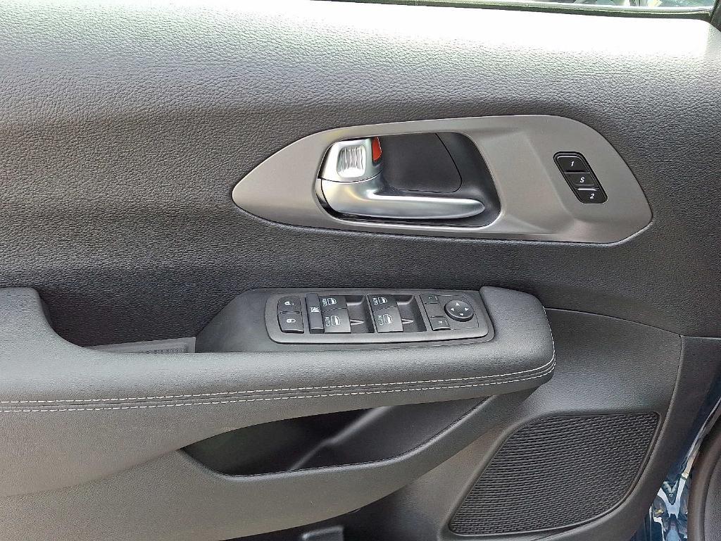new 2025 Chrysler Pacifica car, priced at $43,966