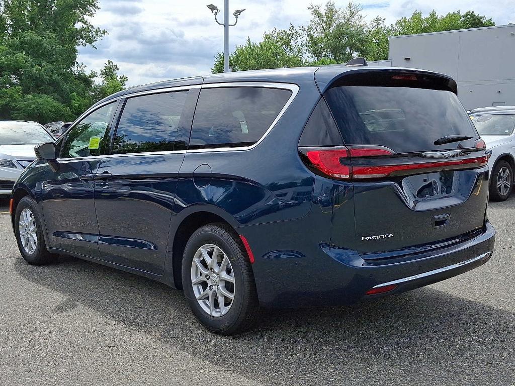 new 2025 Chrysler Pacifica car, priced at $43,966