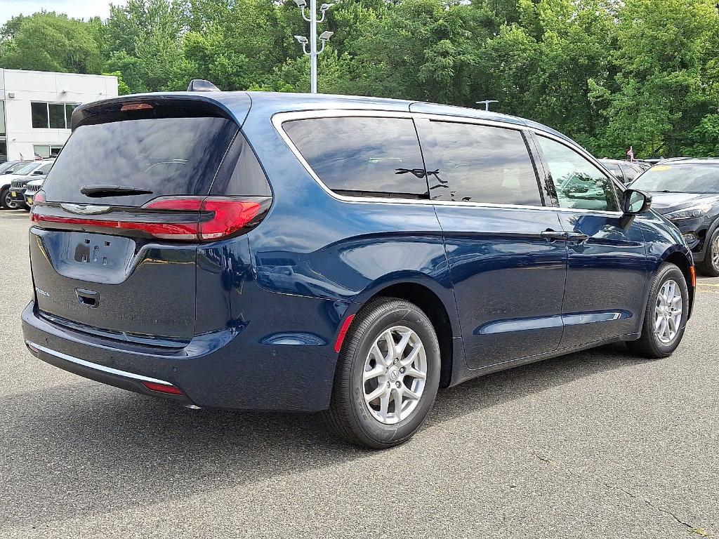 new 2025 Chrysler Pacifica car, priced at $43,966