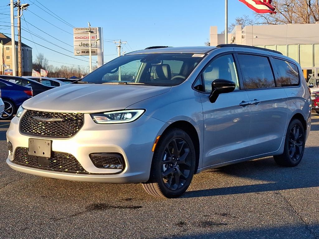 new 2024 Chrysler Pacifica car, priced at $38,481