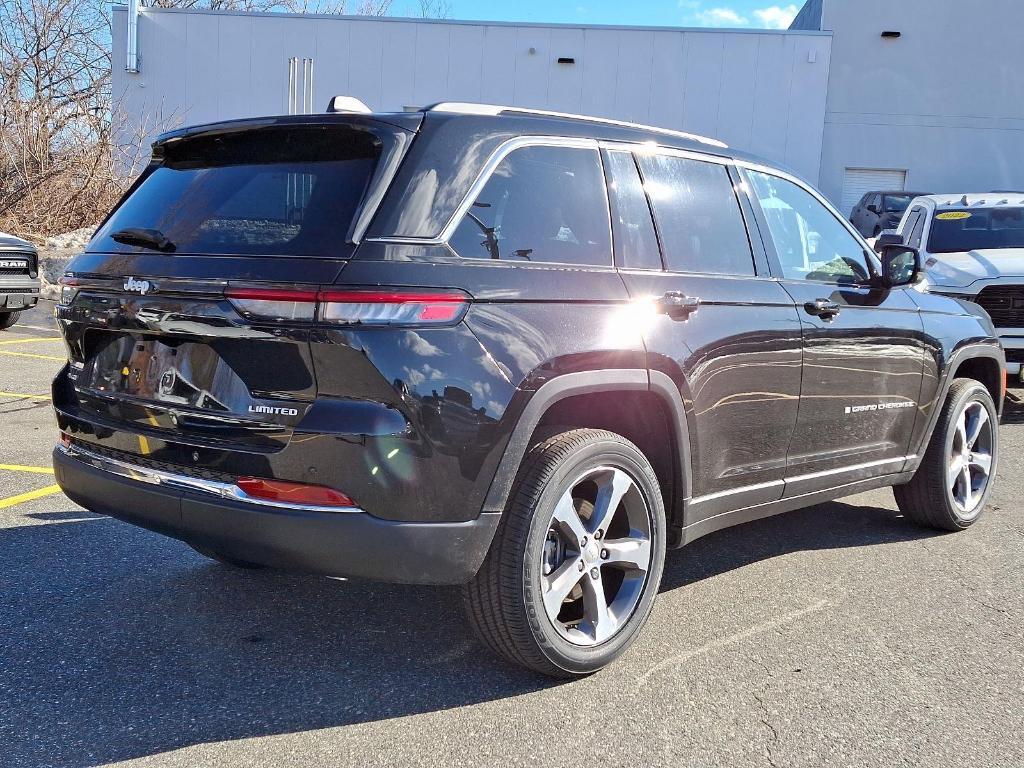 new 2025 Jeep Grand Cherokee car, priced at $50,884