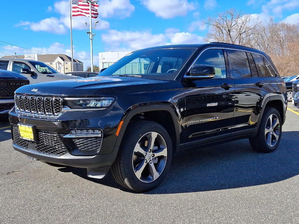 new 2025 Jeep Grand Cherokee car, priced at $49,430