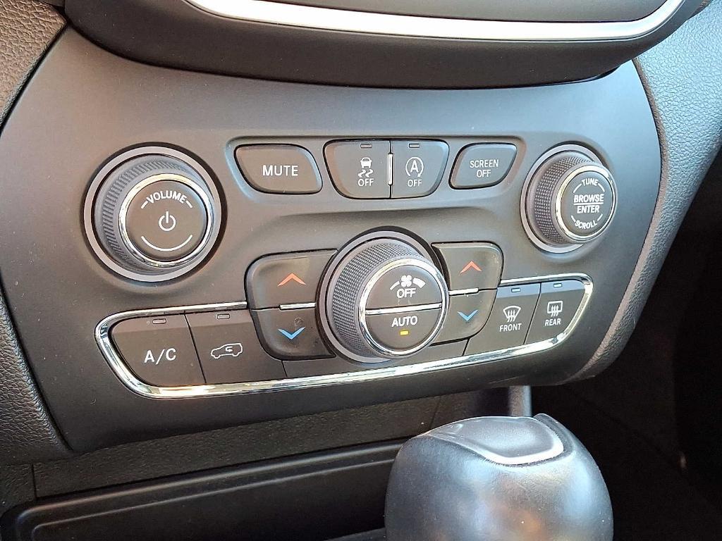 used 2023 Jeep Cherokee car, priced at $24,956